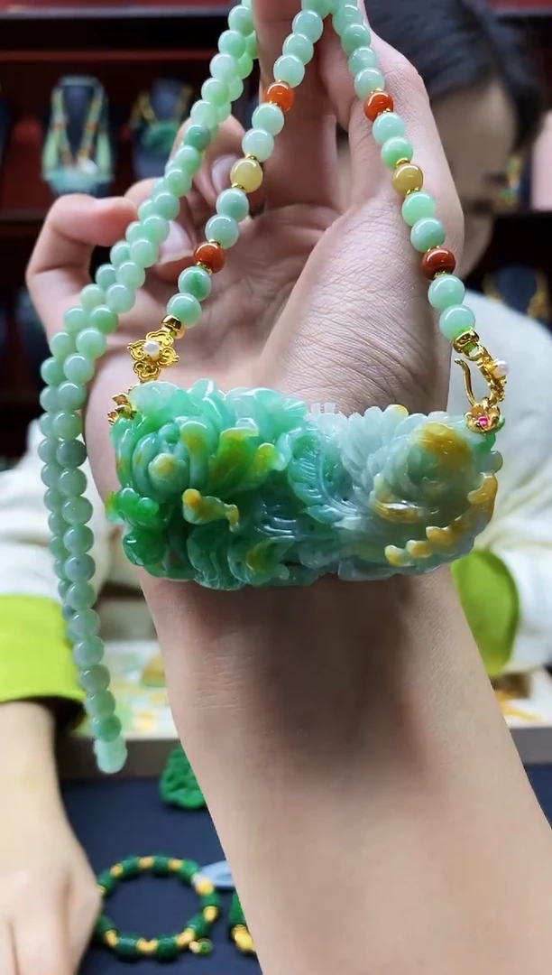 颈饰未镶嵌翡翠吊坠