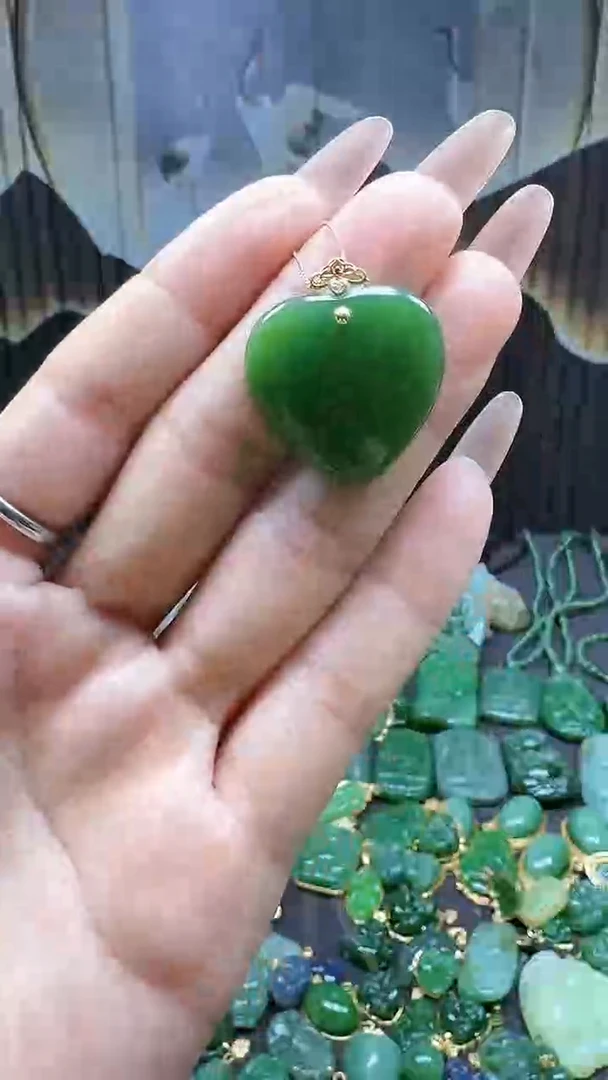 【闪购商品】和田玉挂件18K金镶嵌1