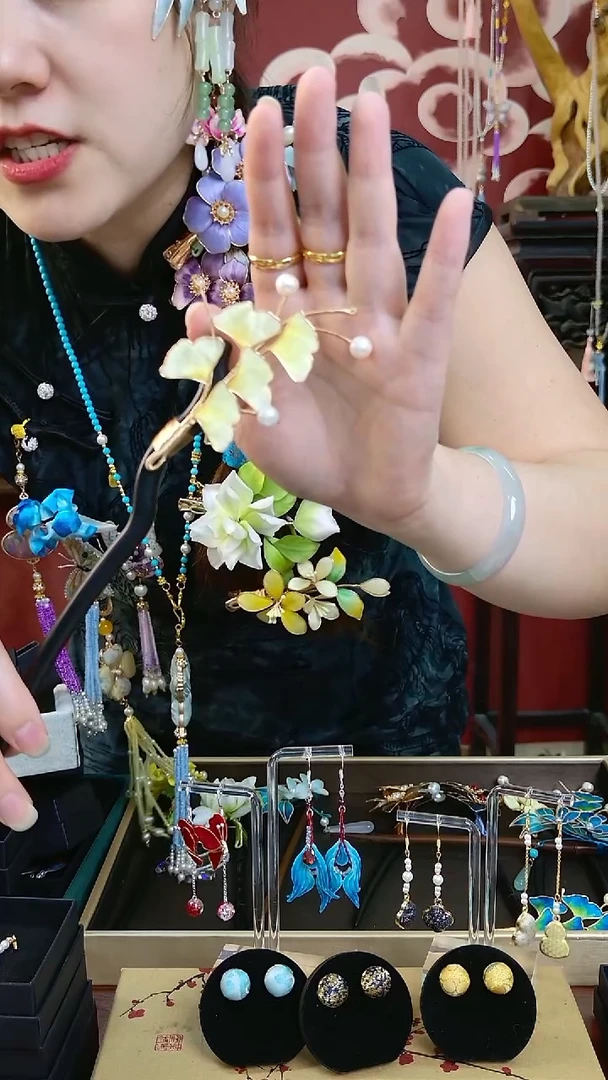 刺绣纯手工非遗绒花小边夹