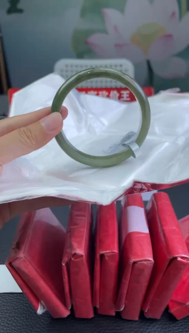 翡翠手镯未镶嵌7      微瑕57.6