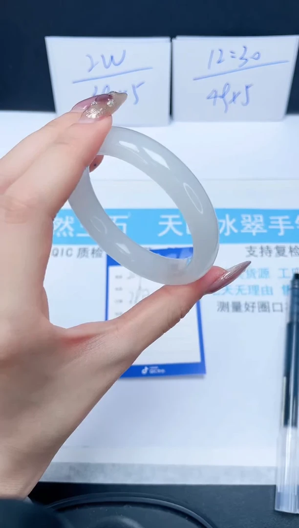 【闪购商品】石英质玉手镯未镶嵌214-55