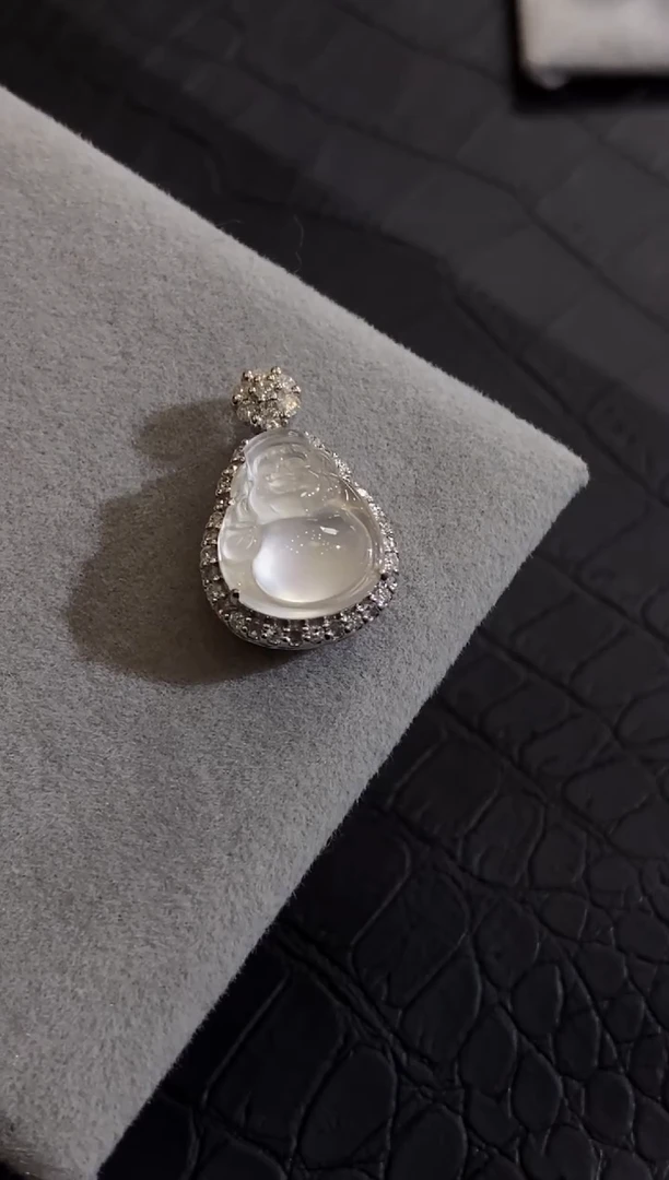 颈饰18K金镶嵌翡翠收到货48小时鉴赏期（超时不退不换）