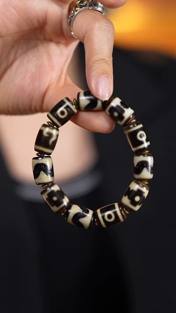 未镶嵌颈饰玛瑙/玉髓上肯牙黄多宝手串