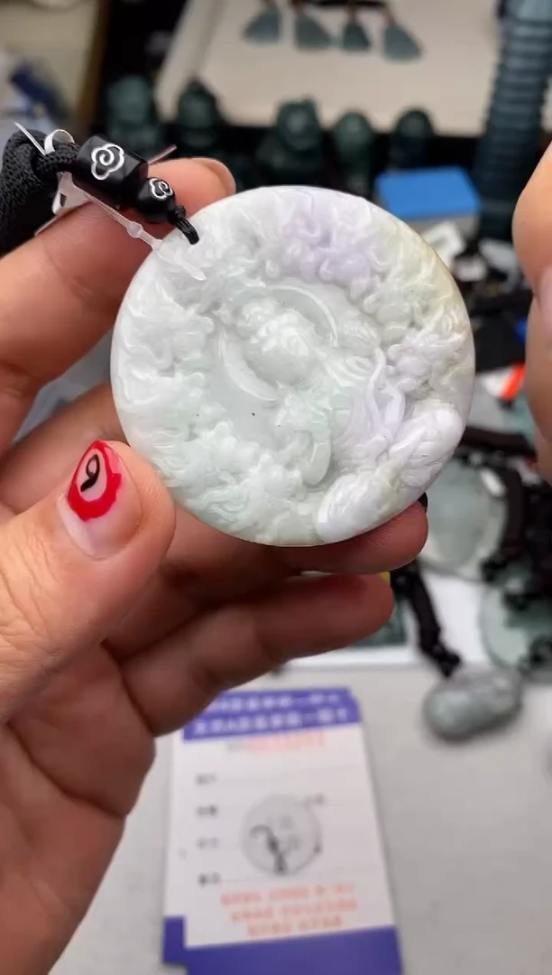 翡翠未镶嵌颈饰多样性发其一