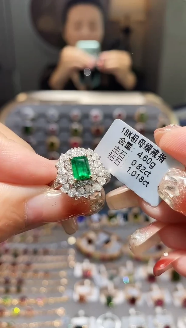 18K金镶嵌戒指祖母绿0.82.