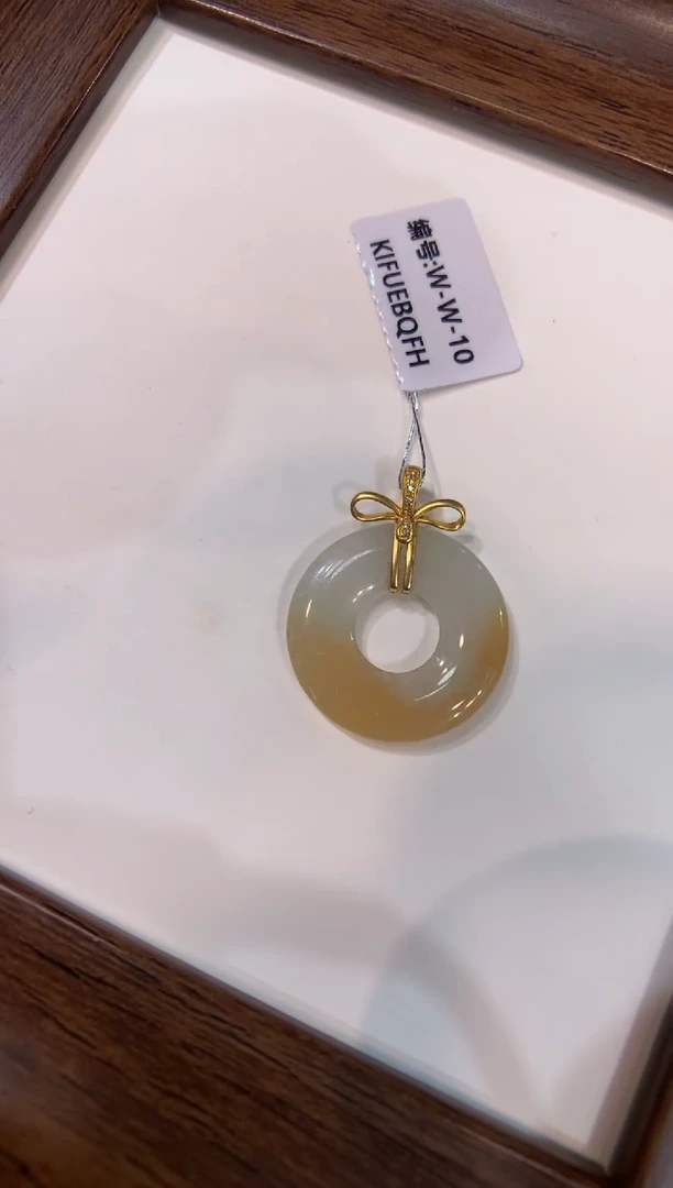 颈饰18K金镶嵌翡翠甜甜圈