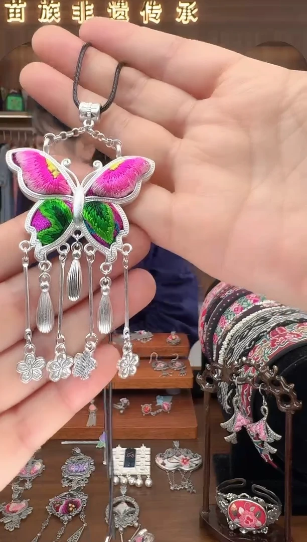 【闪购商品】织绣扶光苗绣传承38