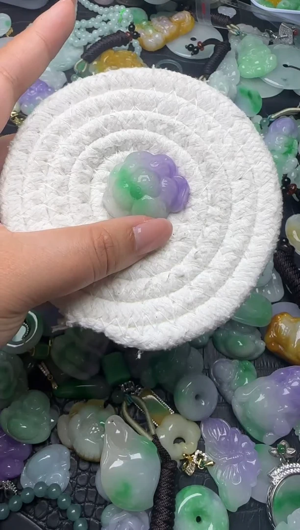 颈饰未镶嵌翡翠缅甸翡翠吊坠