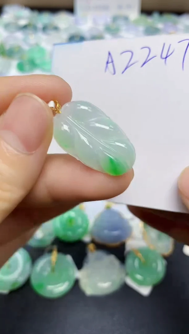 颈饰18K金镶嵌翡翠天然缅甸翡翠A货翡翠百元以上9元证书费自理