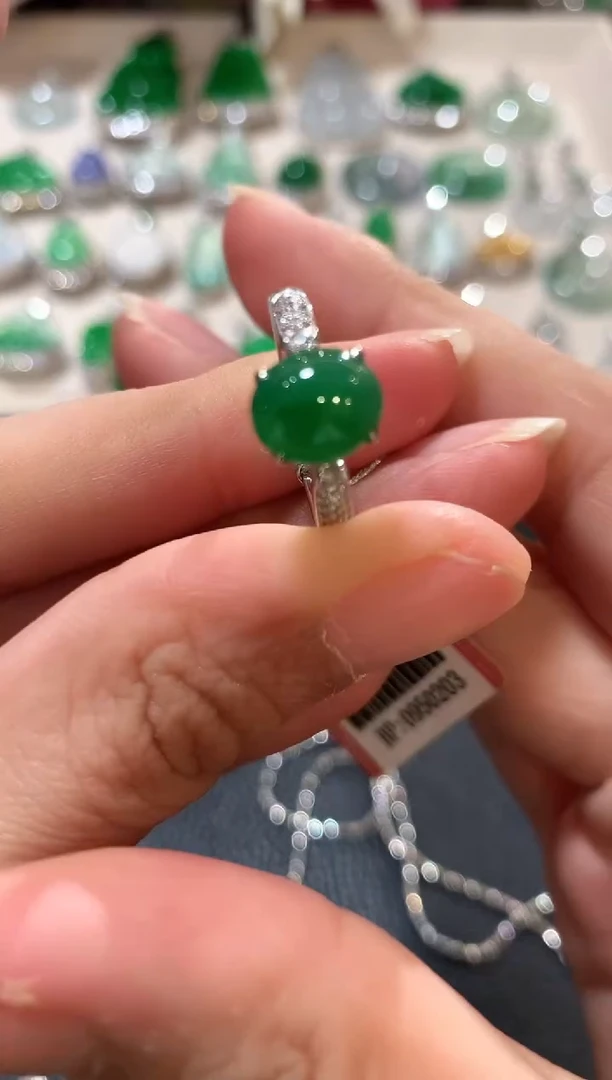 18K金镶嵌戒指翡翠z109