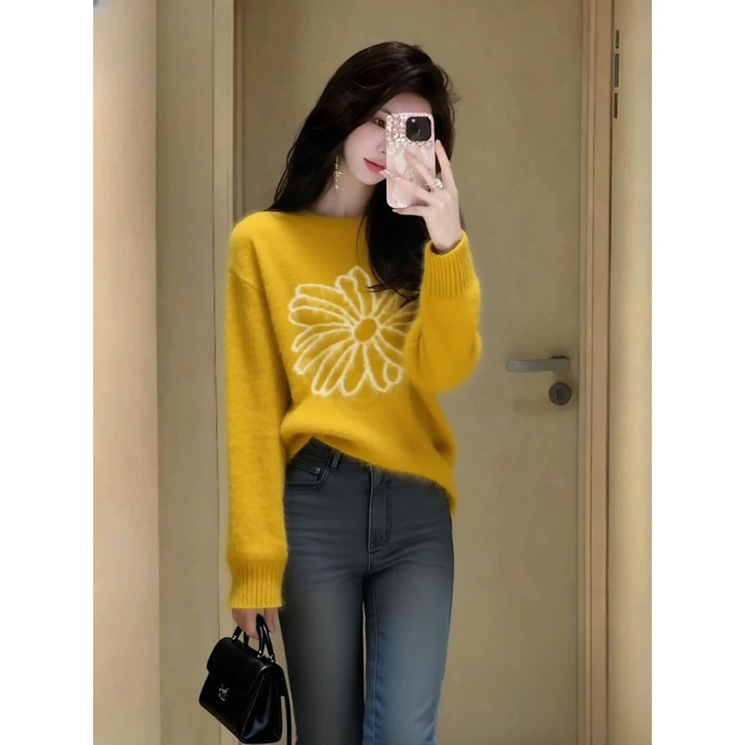 韩系洋气减龄白色花朵针织衫女2025秋冬新款软糯优雅百搭显瘦毛衣