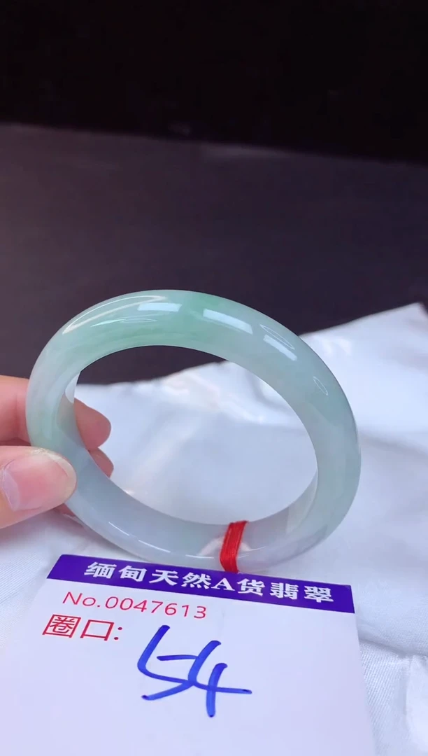 【闪购商品】翡翠手镯未镶嵌54+             