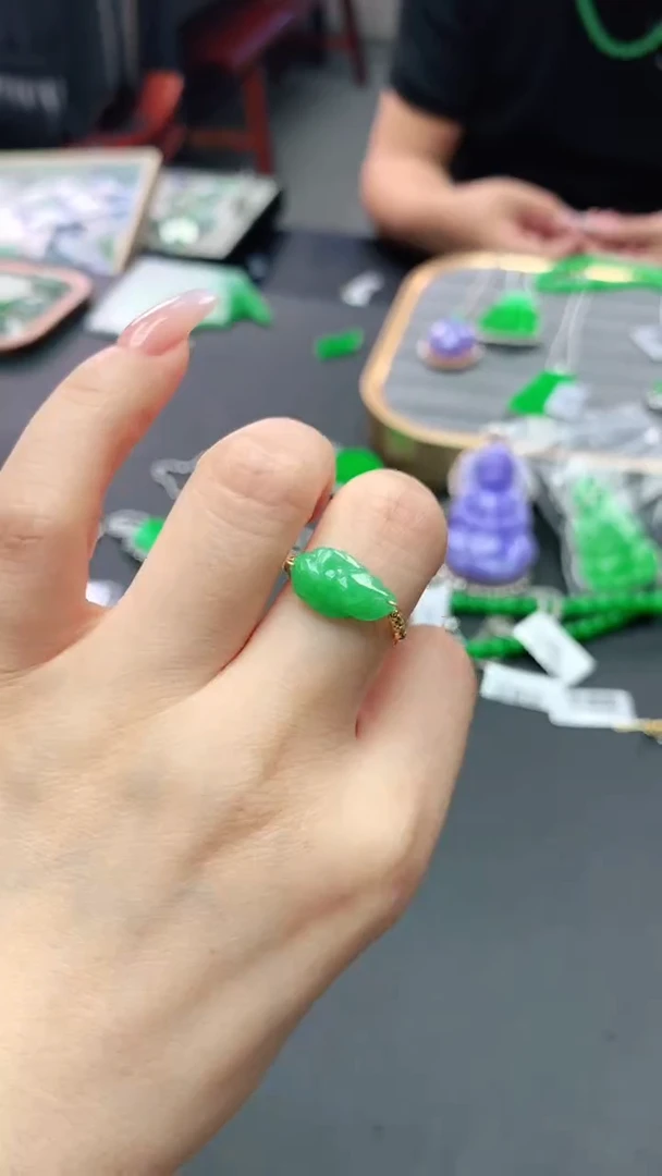 【闪购商品】翡翠戒指18K金镶嵌赠礼盒证书