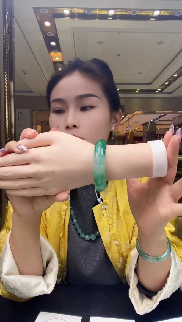 未镶嵌手镯石英质玉17