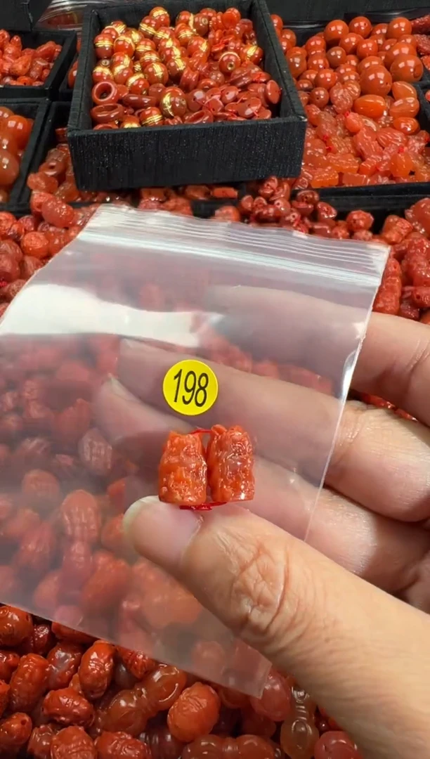 颈饰未镶嵌南红玛瑙1