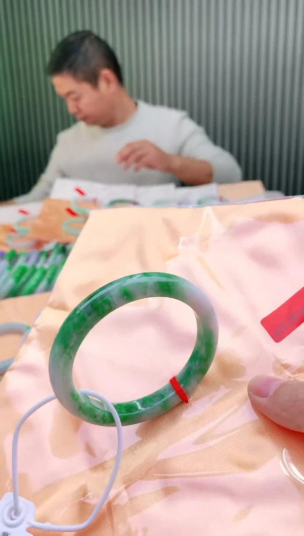 未镶嵌手镯翡翠53+