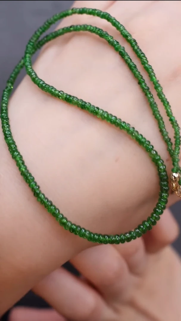 石榴石（沙弗莱）颈饰18K金镶嵌颈饰