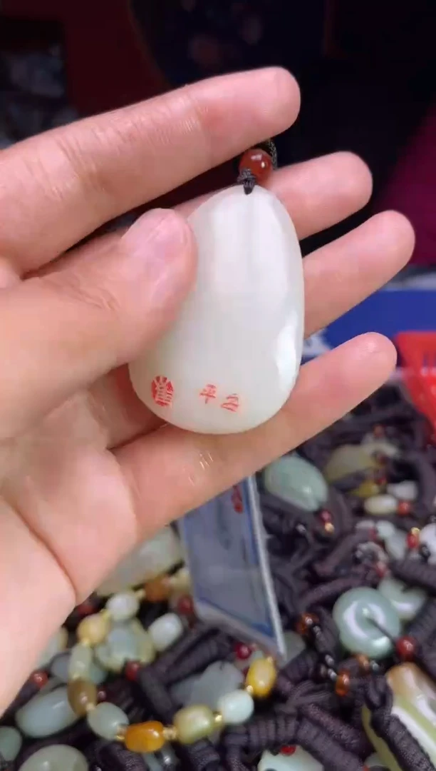 未镶嵌和田玉摆件1