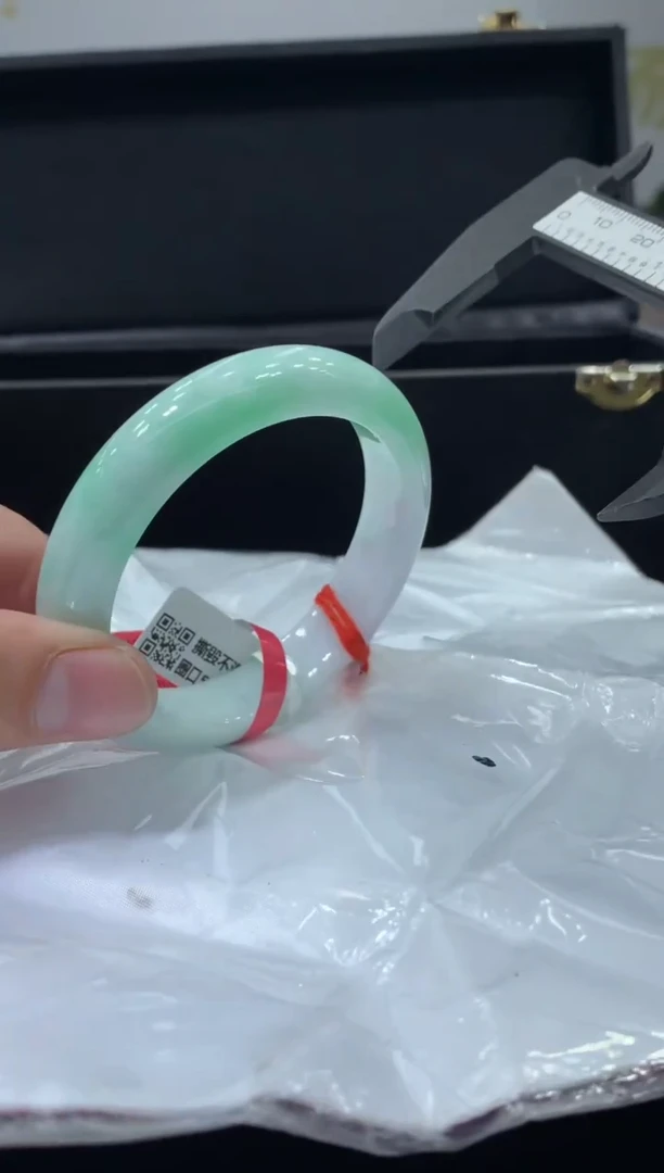 未镶嵌手镯翡翠翡翠手镯