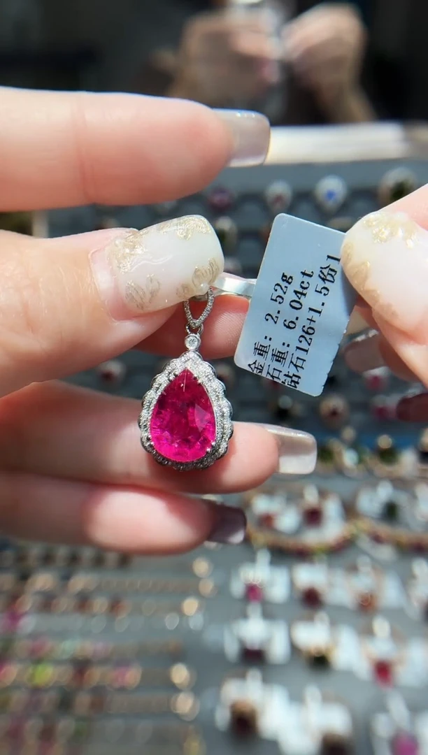 颈饰18K金镶嵌碧玺6.04.