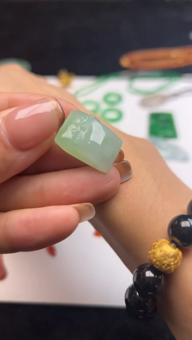 未镶嵌定制翡翠【浮力】冰绿手牌888+88