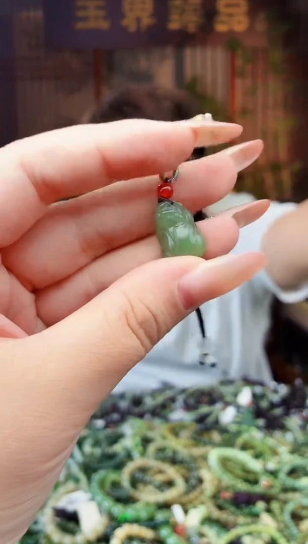 和田玉未镶嵌颈饰拍一发一