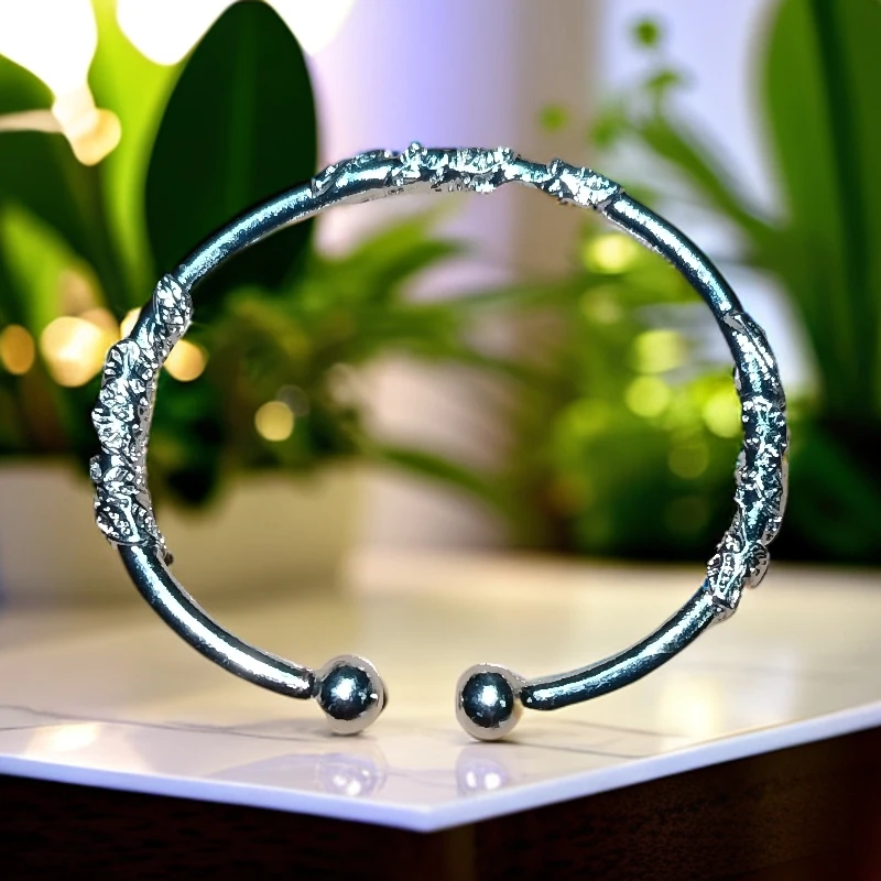 F031银饰繁花似锦开口手镯无礼盒