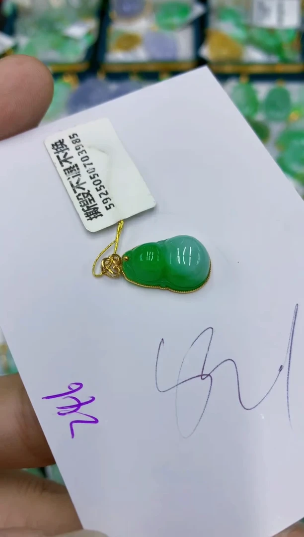 翡翠18K金镶嵌颈饰11111111111