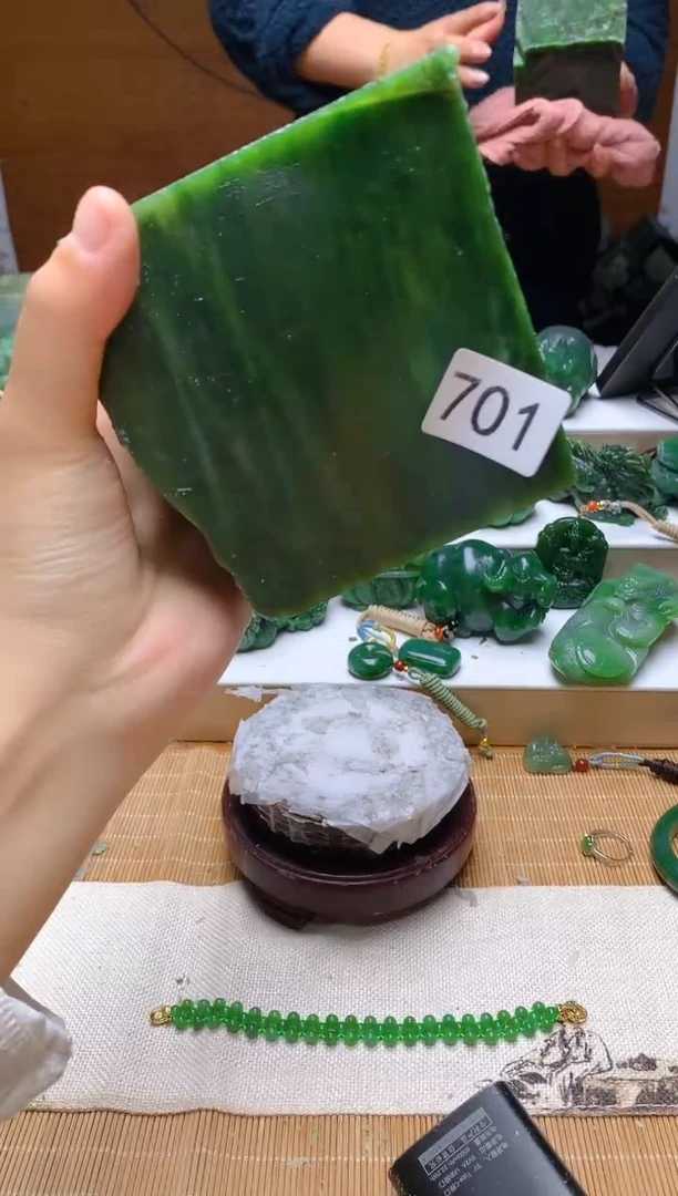 未镶嵌和田玉（碧玉）珠宝半成品1