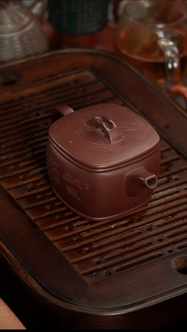 茶壶紫砂宜兴紫砂紫泥竹叶刻绘四方汉瓦200毫升