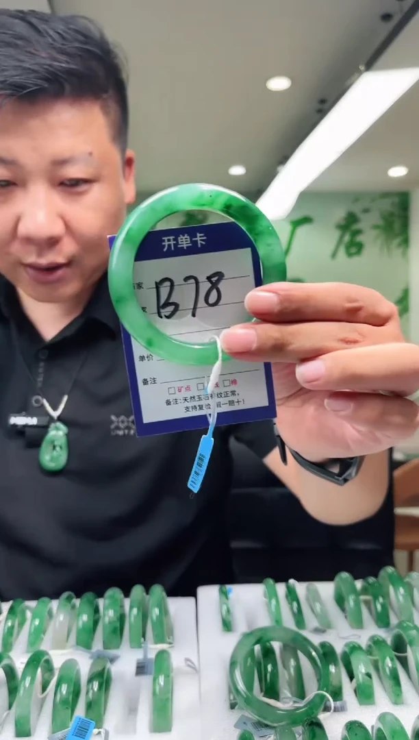 未镶嵌手镯石英质玉60