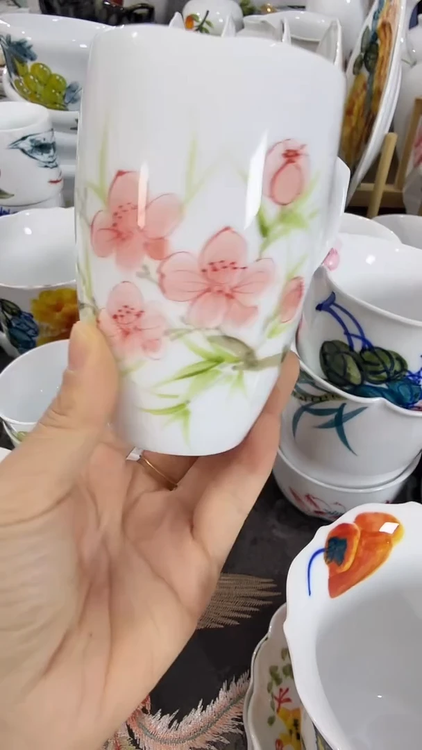 摆件陶瓷景德镇高温瓷（玉泥花口杯）福利价微瑕