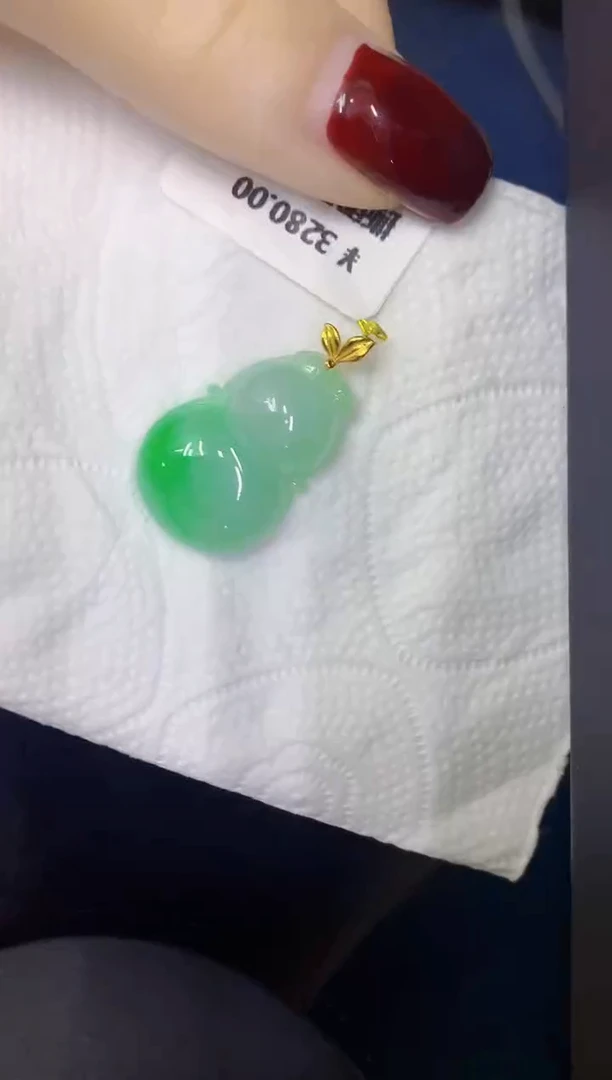 颈饰18K金镶嵌翡翠缅甸天然翡翠A货