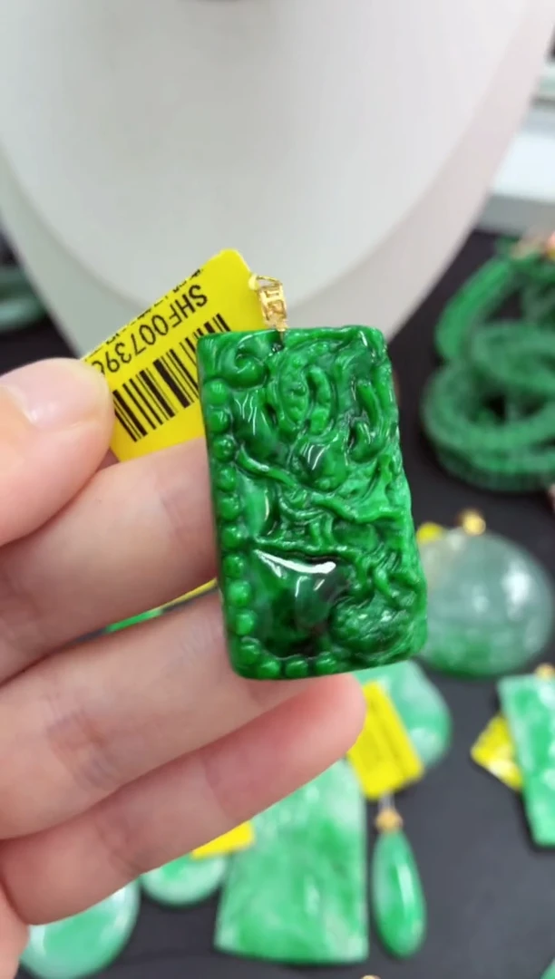 吊坠(不含链)18K金镶嵌翡翠挂件