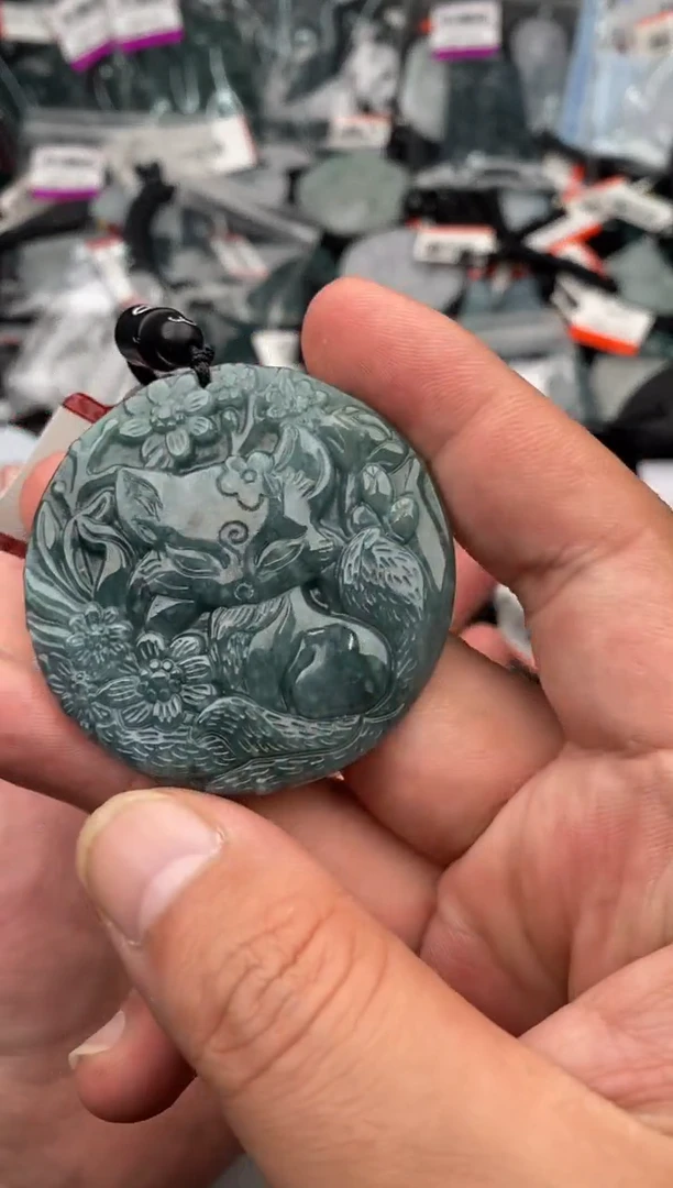 翡翠未镶嵌颈饰多样性发其一