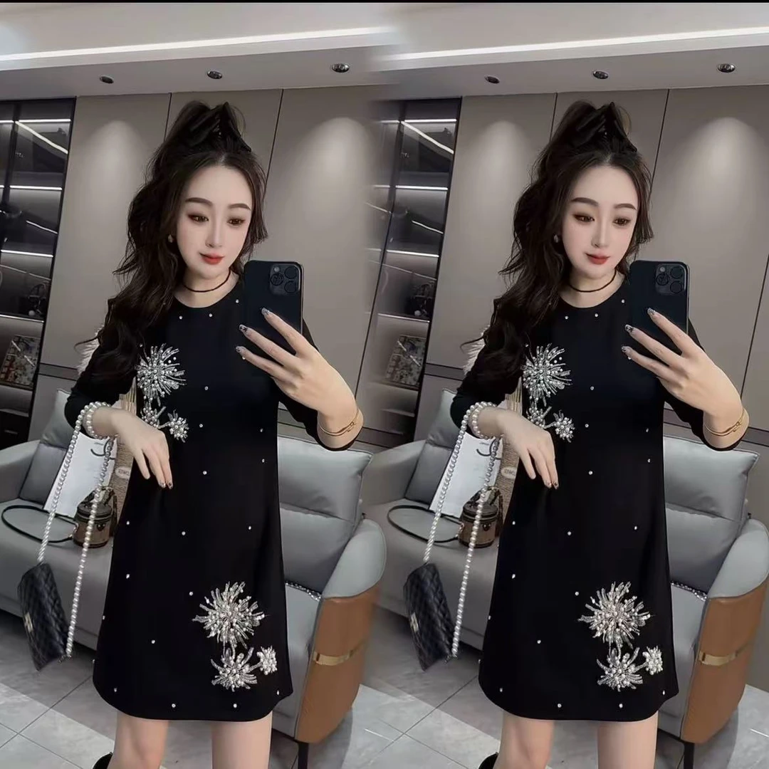 欧洲站连衣裙女2025秋季新款时尚洋气减龄遮肉显瘦重工亮钻小黑裙
