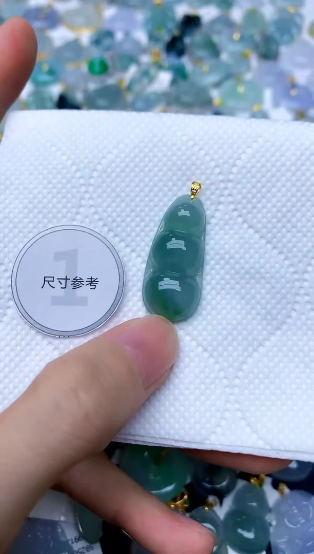 颈饰18K金镶嵌翡翠天然A货翡翠