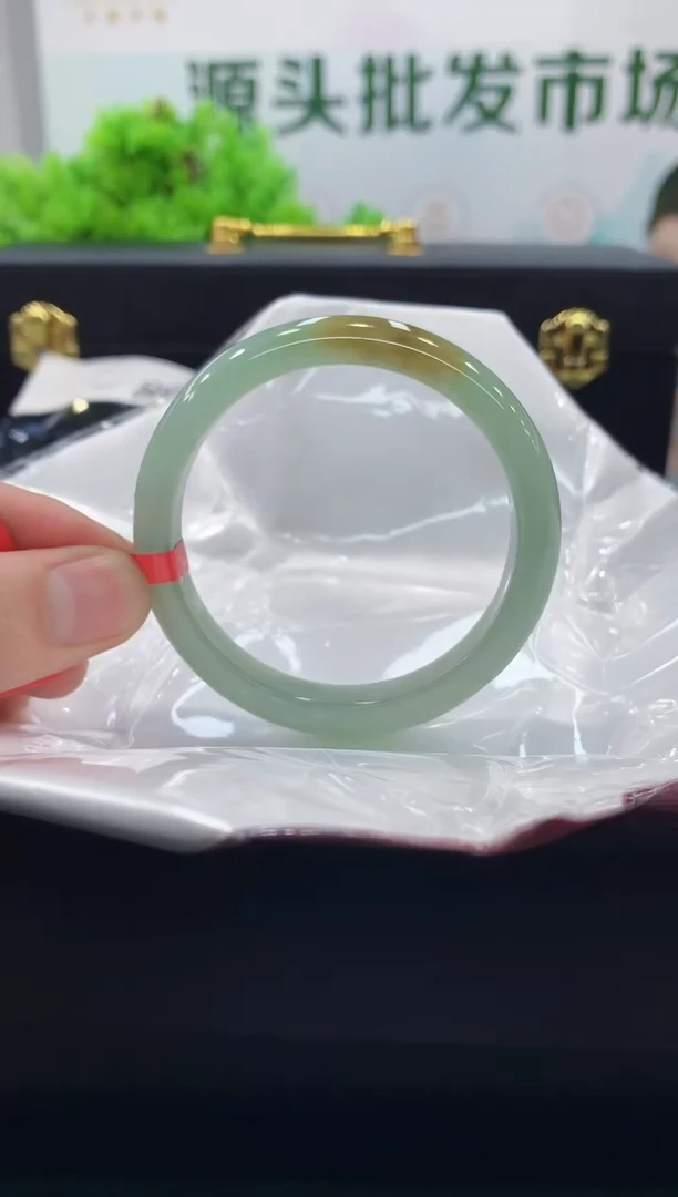 翡翠手镯未镶嵌手镯