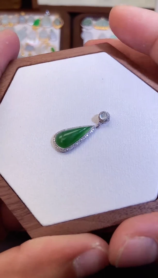 【闪购商品】翡翠吊坠(不含链)18K金镶嵌 翡翠