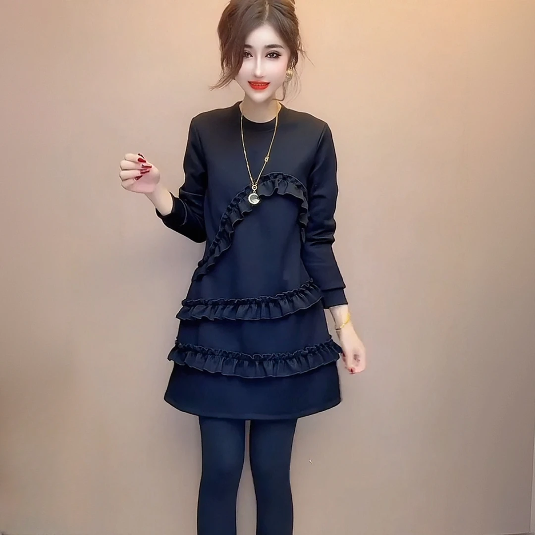 2025年冬季新款韩系独特设计木耳边拼接ins风显瘦圆领套头连衣裙