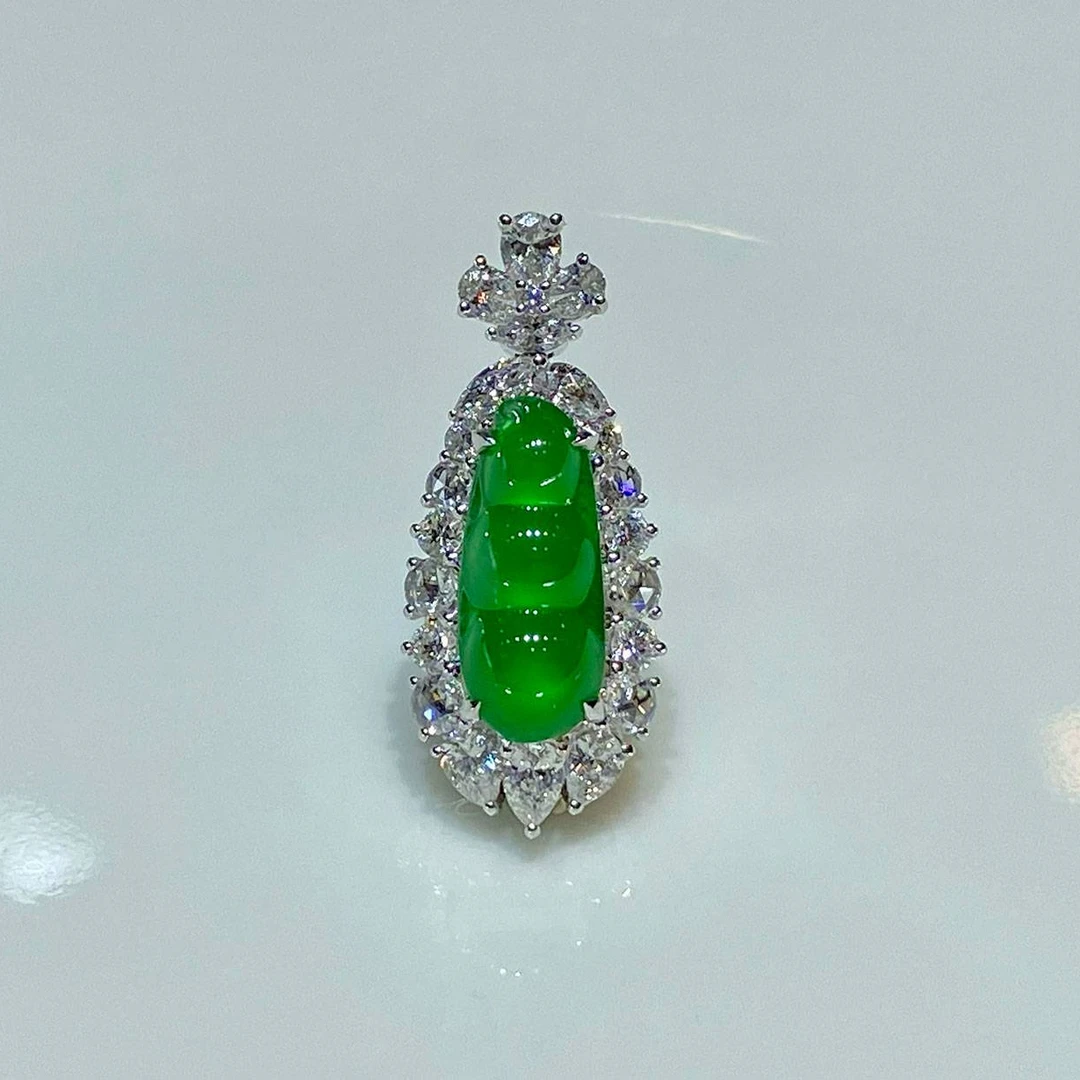 缅甸翡翠A货G18K翠色福豆翡翠吊坠