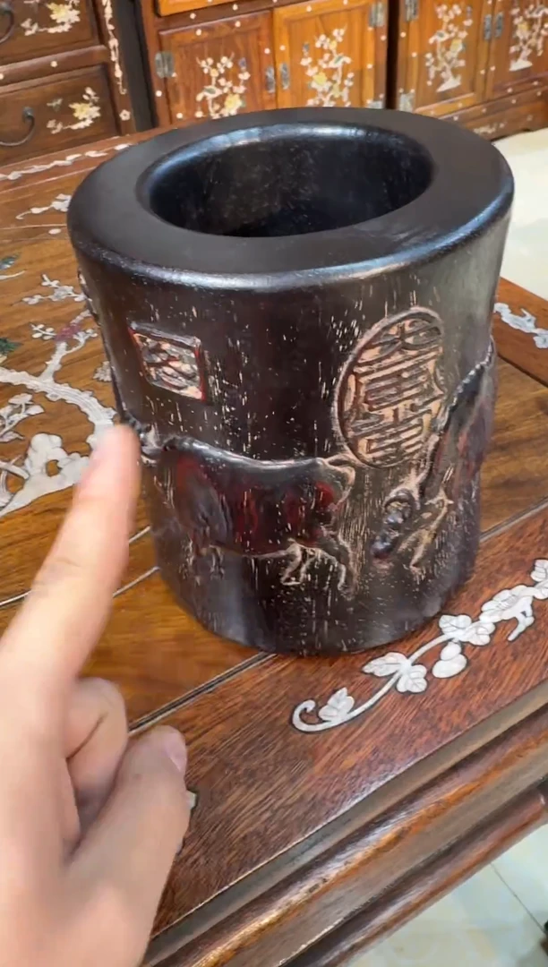 小叶紫檀雕刻五牛图笔筒