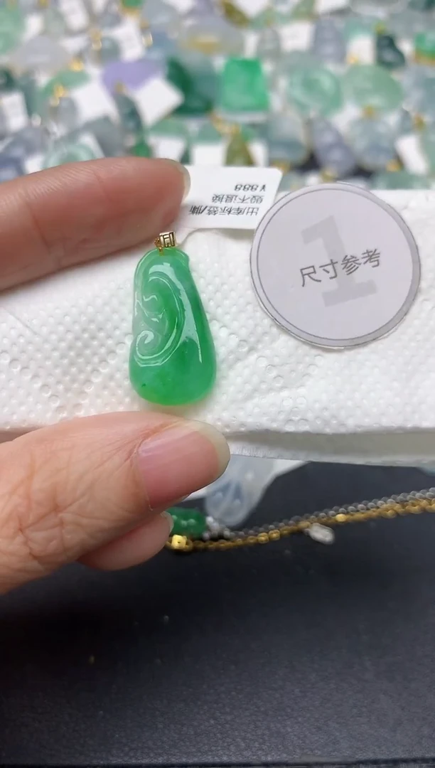 颈饰18K金镶嵌翡翠天然缅甸A货翡翠