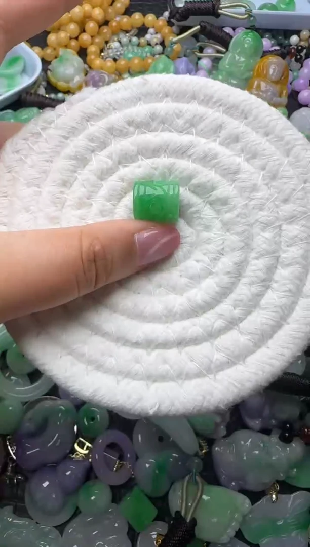 颈饰未镶嵌翡翠天然缅甸翡翠吊坠
