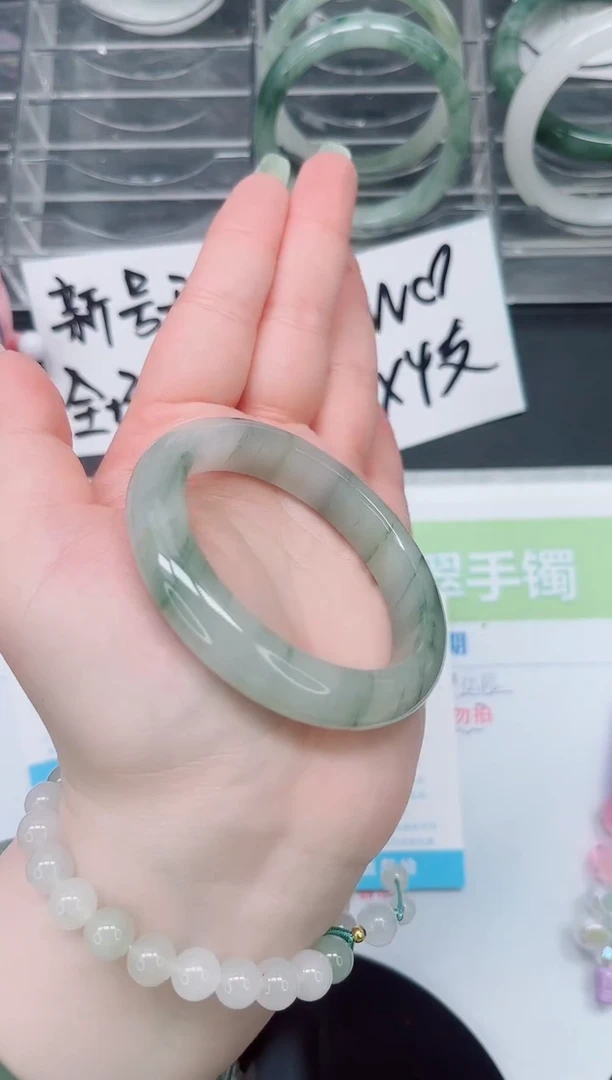 【闪购商品】石英质玉手镯未镶嵌a345