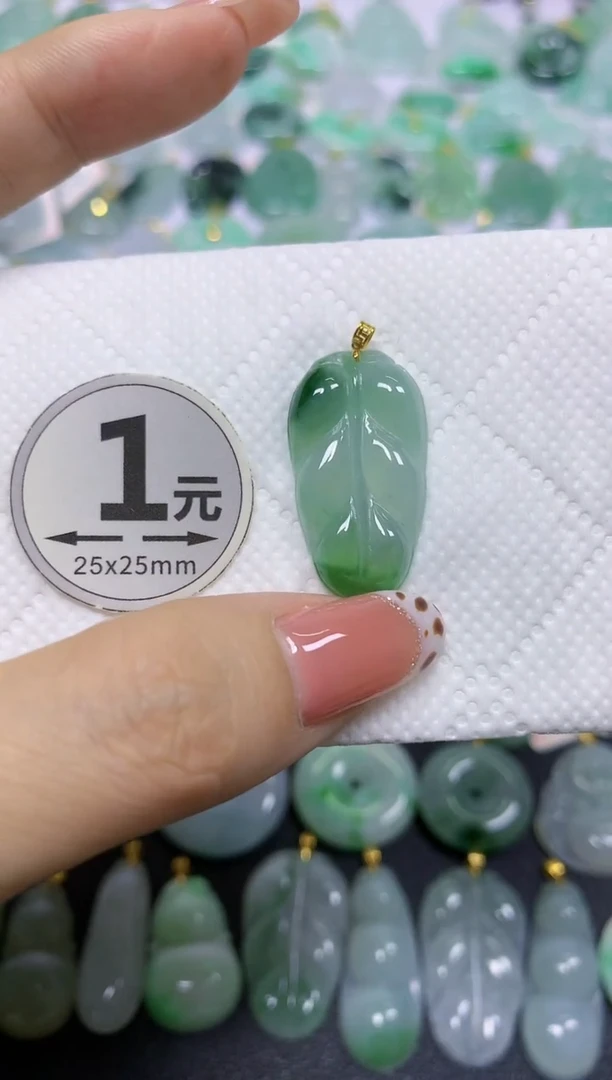 颈饰18K金镶嵌翡翠天然翡翠A货