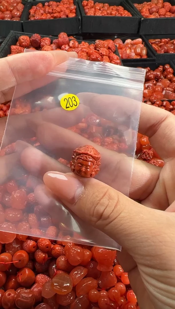 南红玛瑙未镶嵌颈饰1