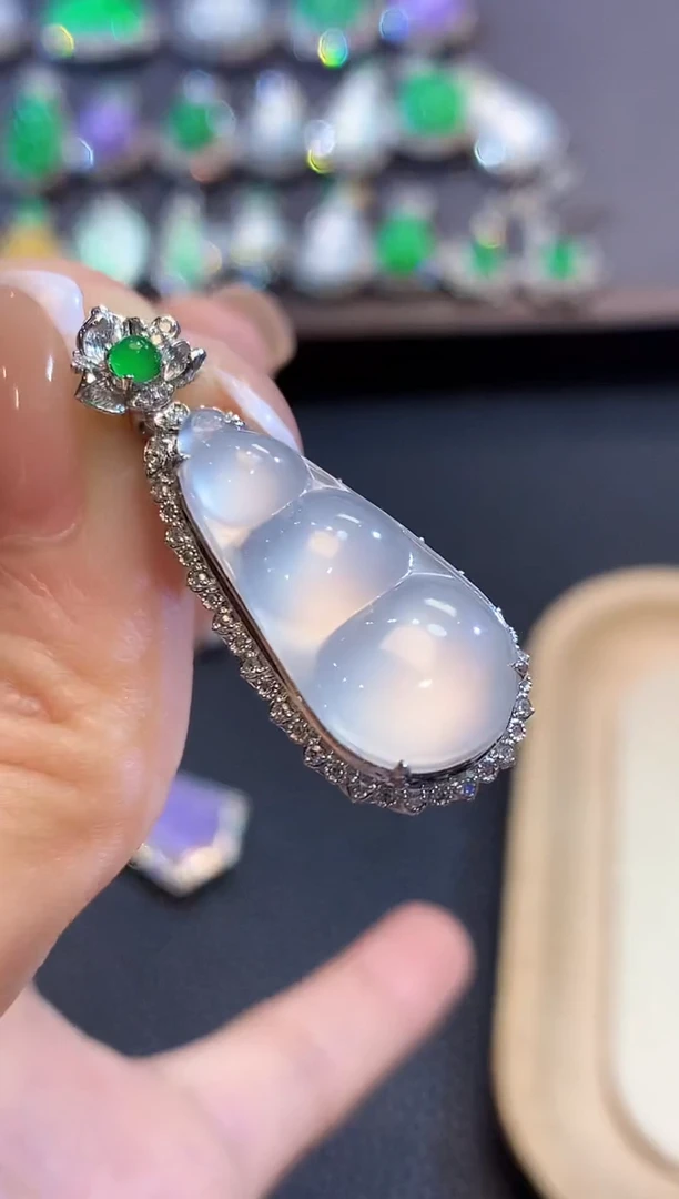 吊坠(不含链)18K金镶嵌翡翠A41