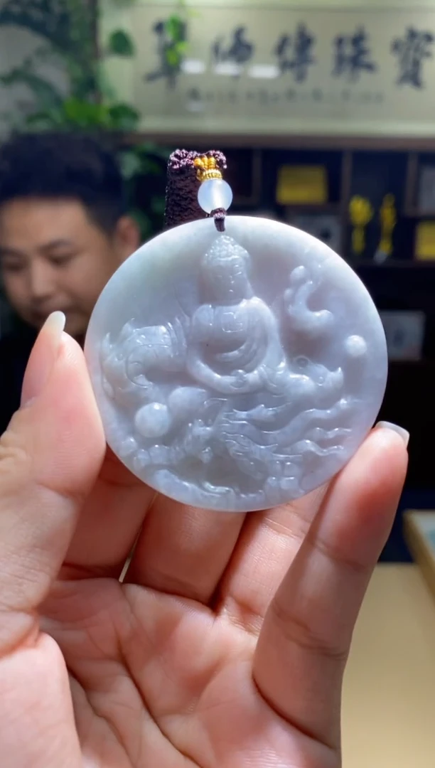 翡翠未镶嵌颈饰观音