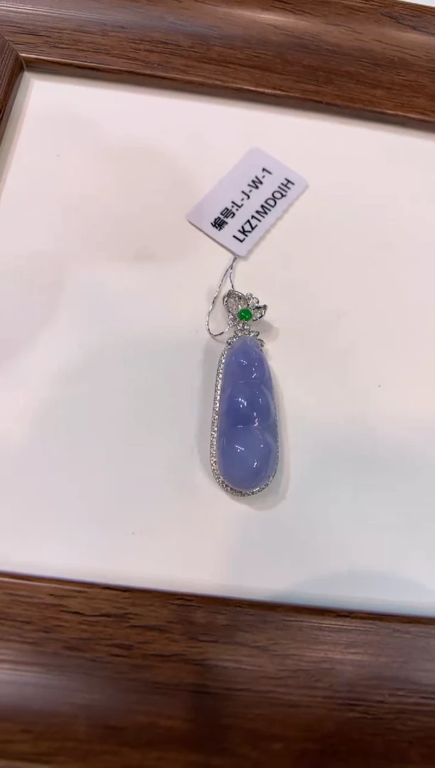 颈饰18K金镶嵌翡翠福豆